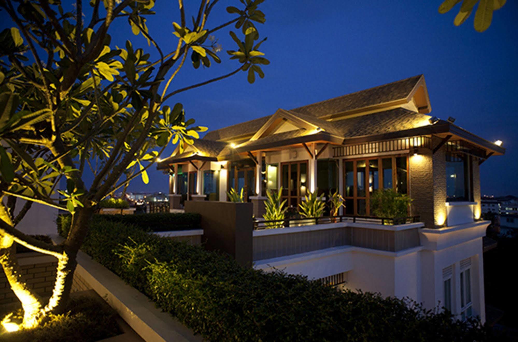 Suvarnabhumi Suite Hotel Bangkok Ngoại thất bức ảnh