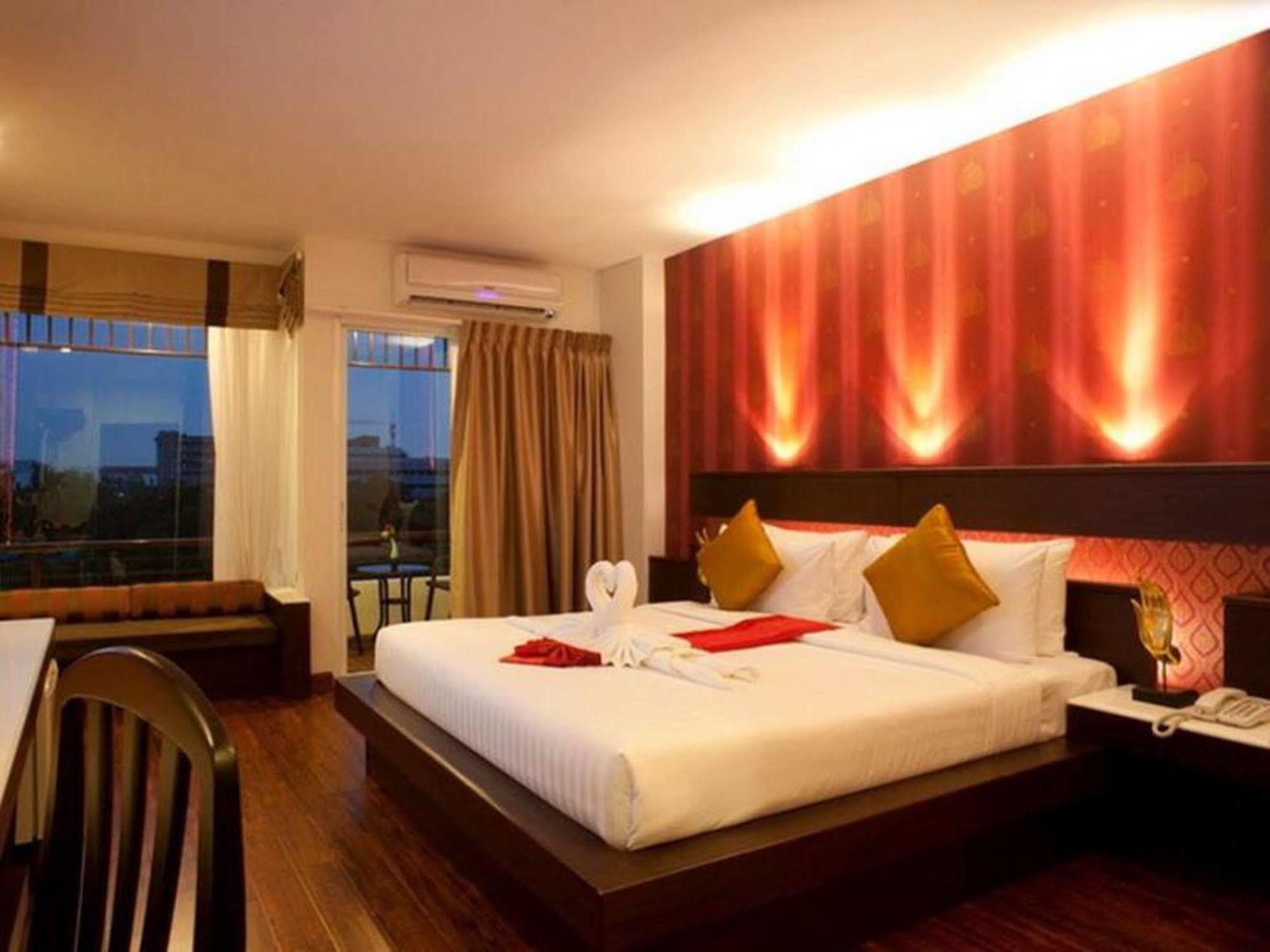 Suvarnabhumi Suite Hotel Bangkok Ngoại thất bức ảnh